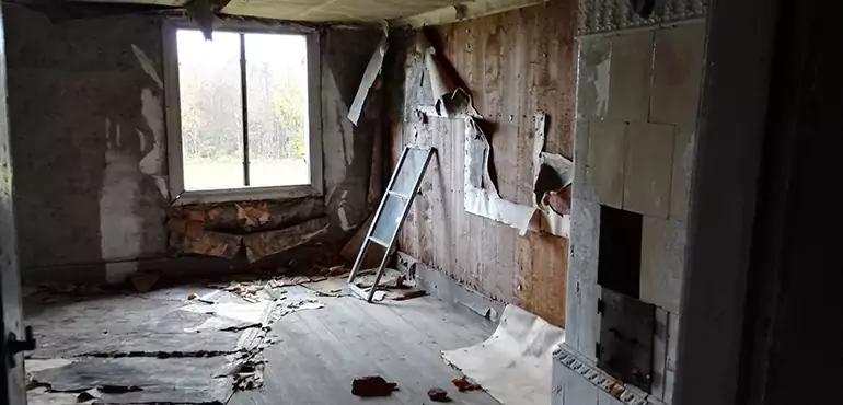 Why Selling a Distressed House Through Traditional Methods Fails in Huntsville